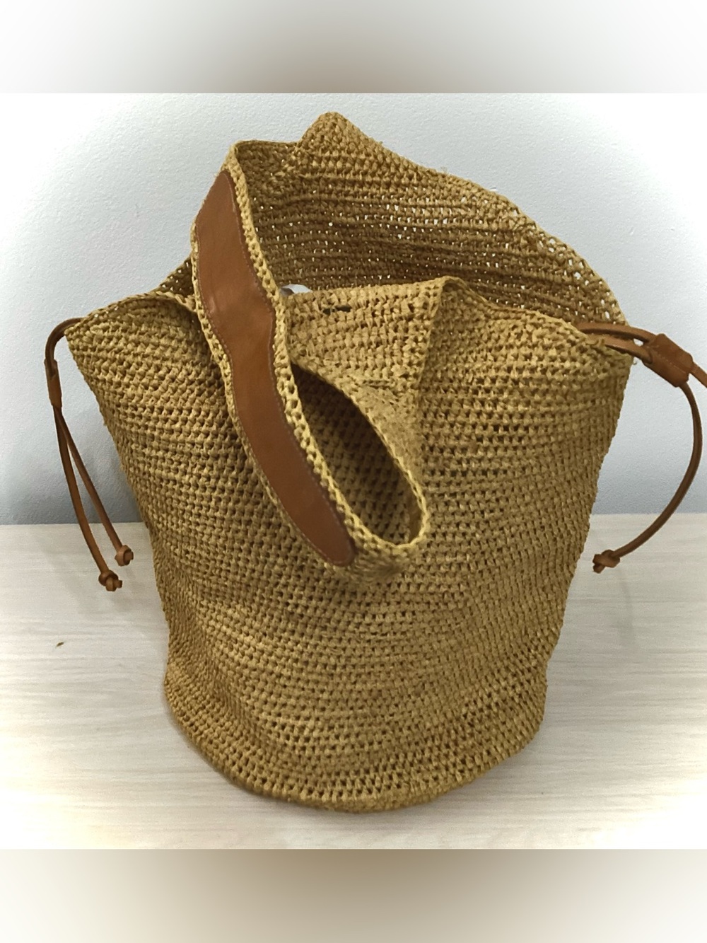 Helen Kaminski, Australia Bucket Tote Bag 100% Raffia - Picture 2 of 6